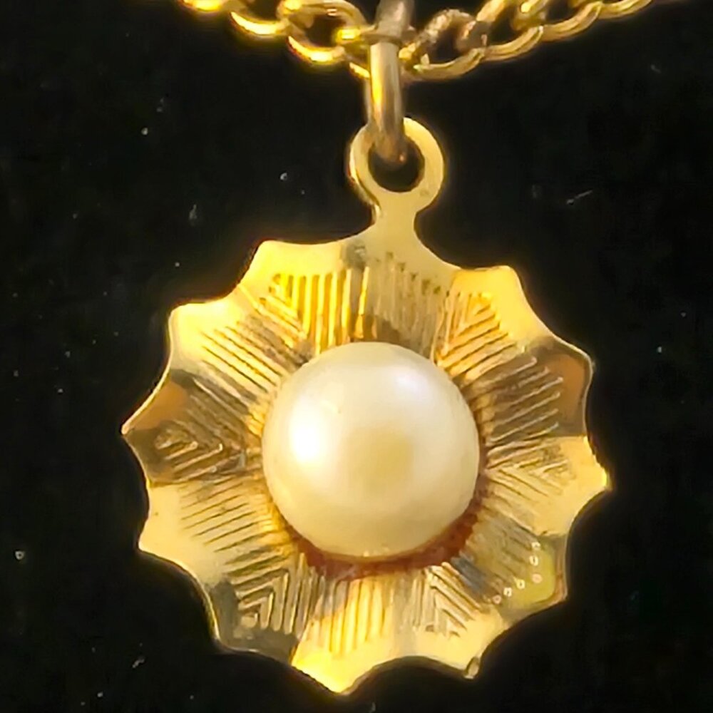 Vintage 15.5" Gold Color Fine Chain Necklace w/ a Cultured Pearl Pendant (NWT)